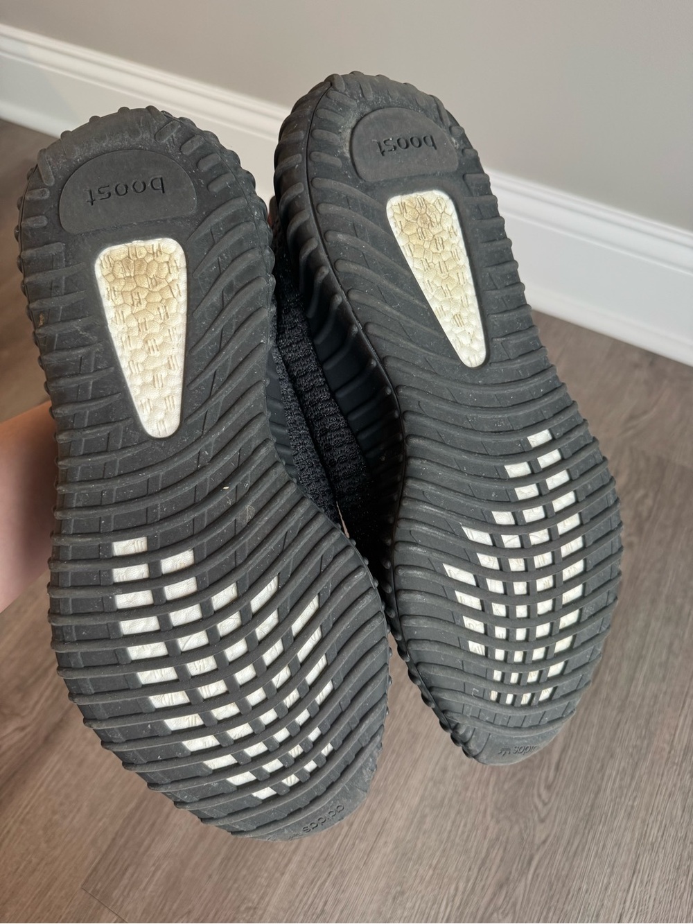 adidas Yeezy Boost 350 V2 - Picture 4 of 4